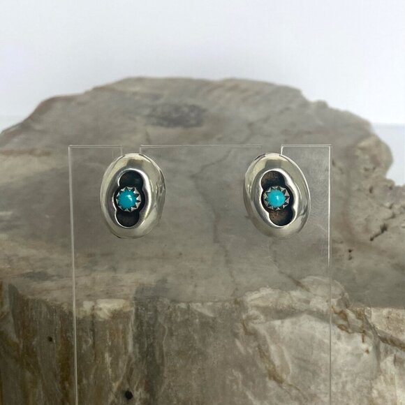 VTG Sterling Silver 925 Very Dainty Oval Shadowbox Turquoise Stud Earrings - Picture 3 of 16